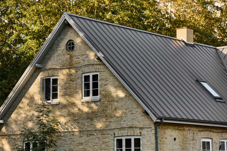 Zooming across the renovated Faxe manor with a new steel roof, Feddet 27, 4640 Faxe, Denmark